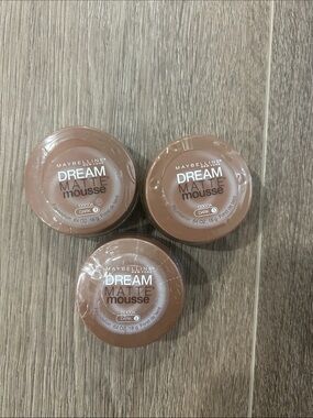 New 3X Maybelline Dream Matte Mousse Foundation - Cocoa (Dark) ( Firm Price )